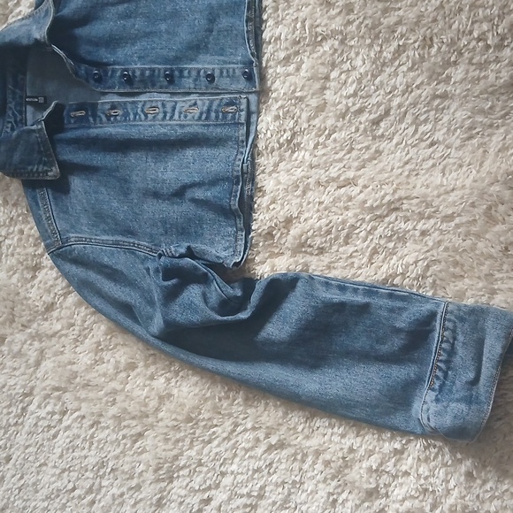 Cropped Jean Jacket - Picture 3 of 5